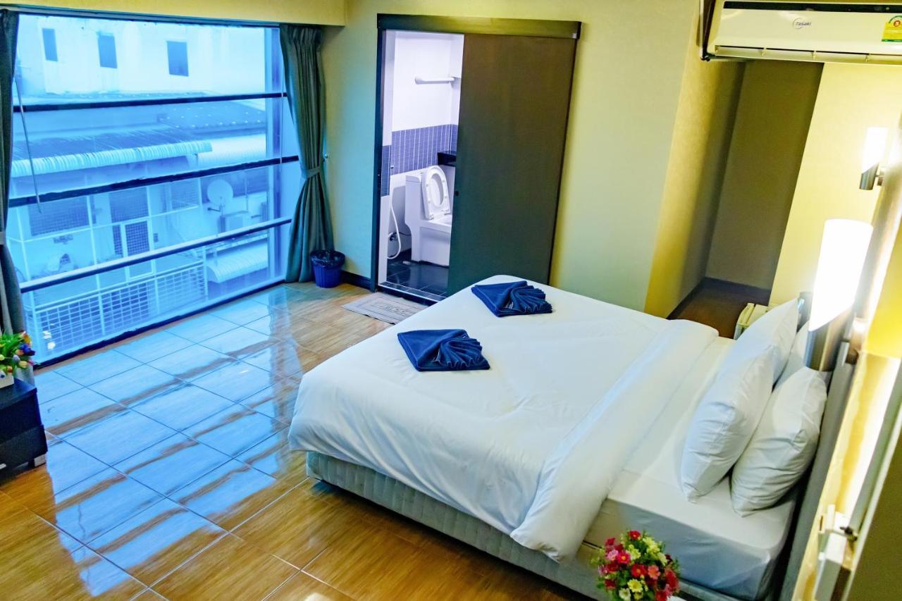 Visiting Card Hotel & Resort Bangkok Exterior photo