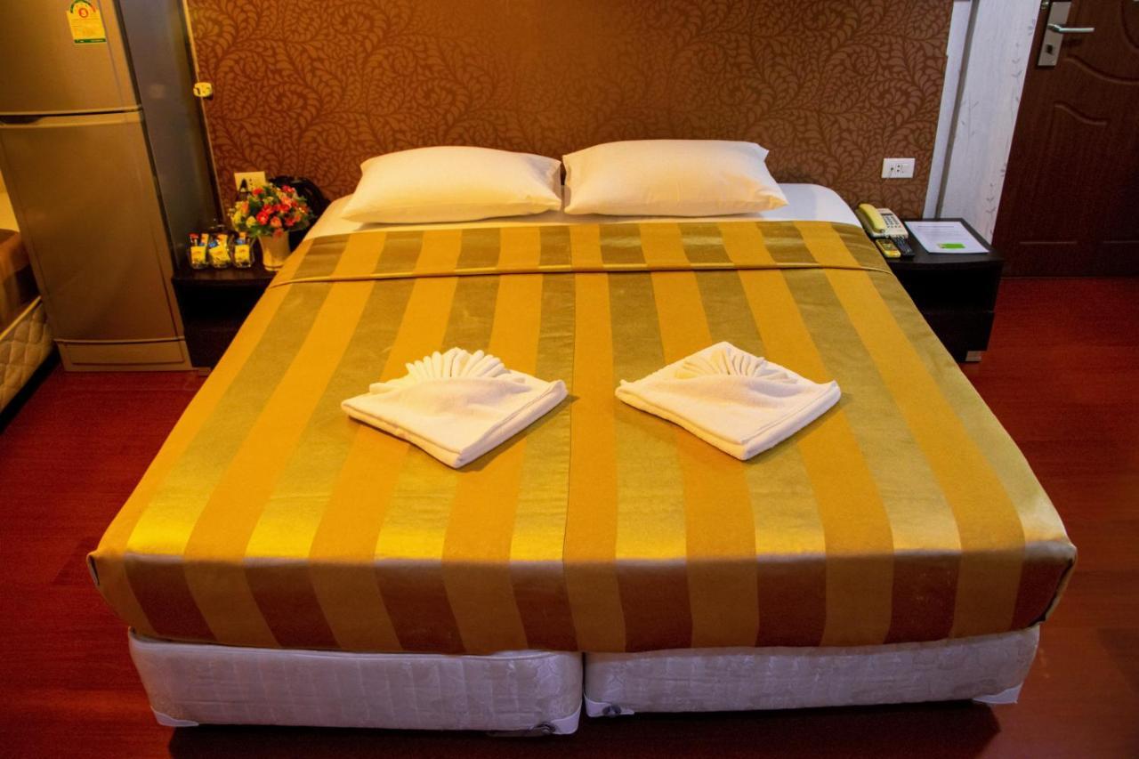 Visiting Card Hotel & Resort Bangkok Exterior photo