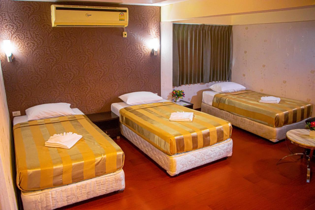 Visiting Card Hotel & Resort Bangkok Exterior photo