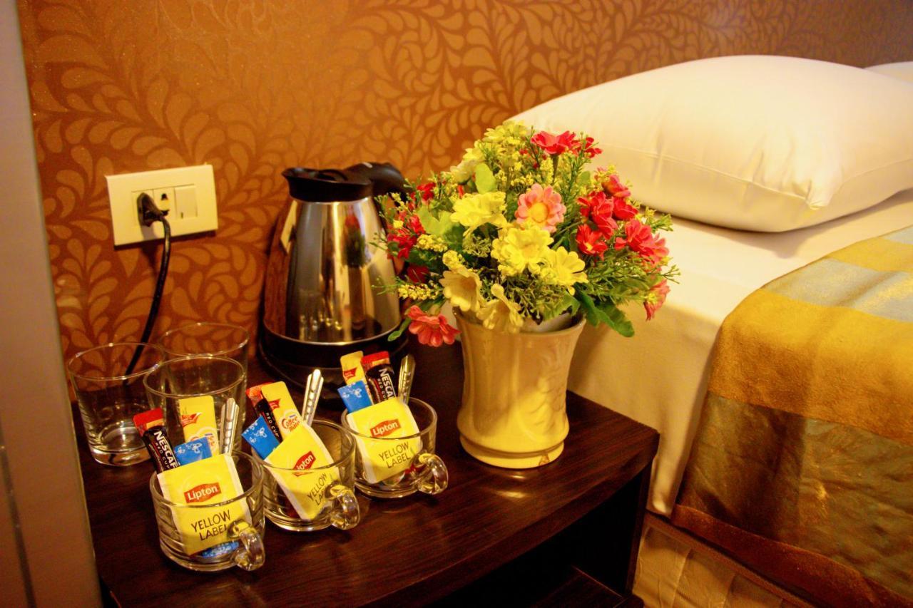 Visiting Card Hotel & Resort Bangkok Exterior photo