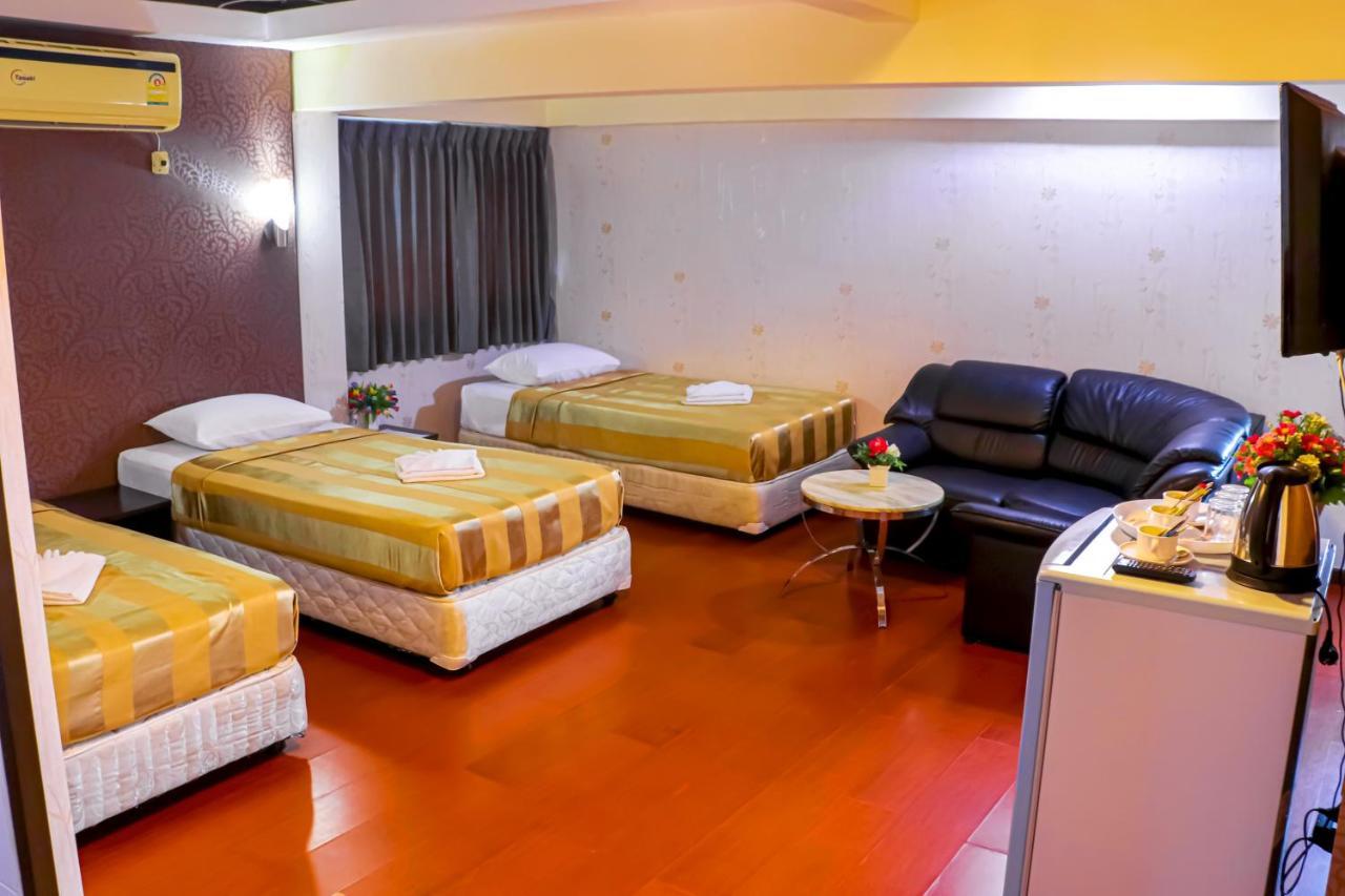 Visiting Card Hotel & Resort Bangkok Exterior photo