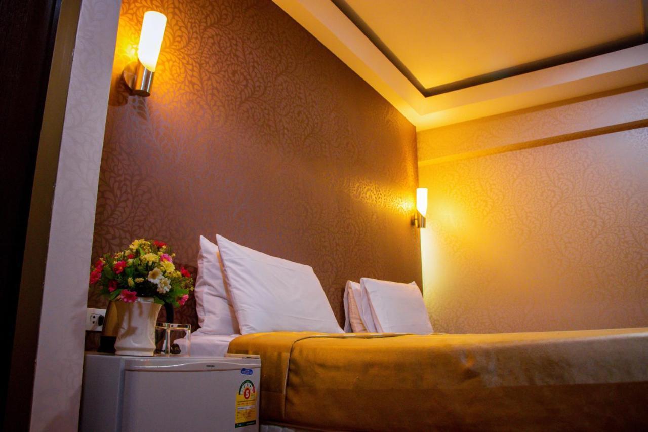 Visiting Card Hotel & Resort Bangkok Exterior photo