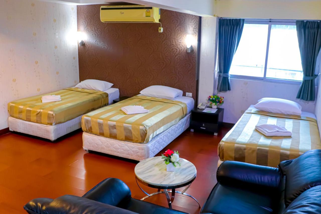 Visiting Card Hotel & Resort Bangkok Exterior photo