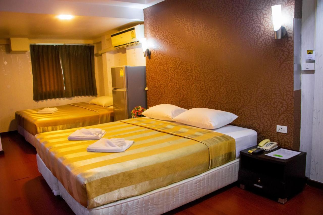 Visiting Card Hotel & Resort Bangkok Exterior photo