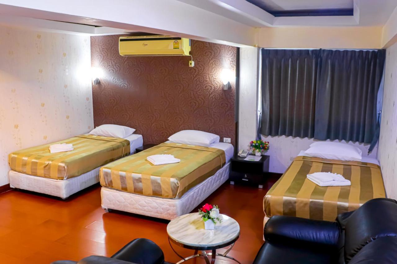 Visiting Card Hotel & Resort Bangkok Exterior photo