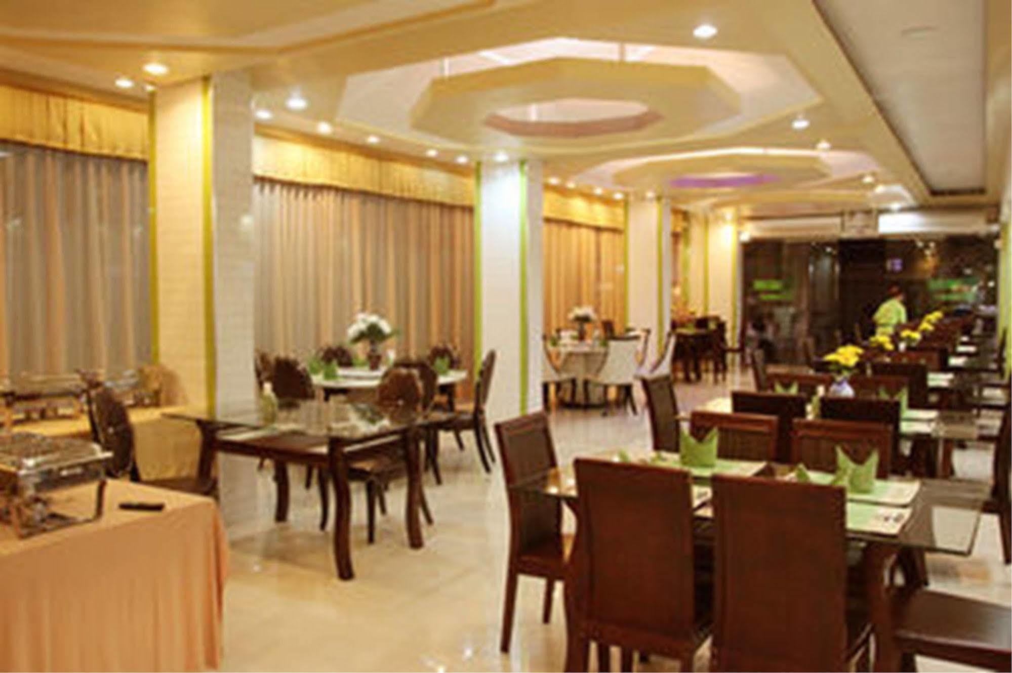 Visiting Card Hotel & Resort Bangkok Exterior photo