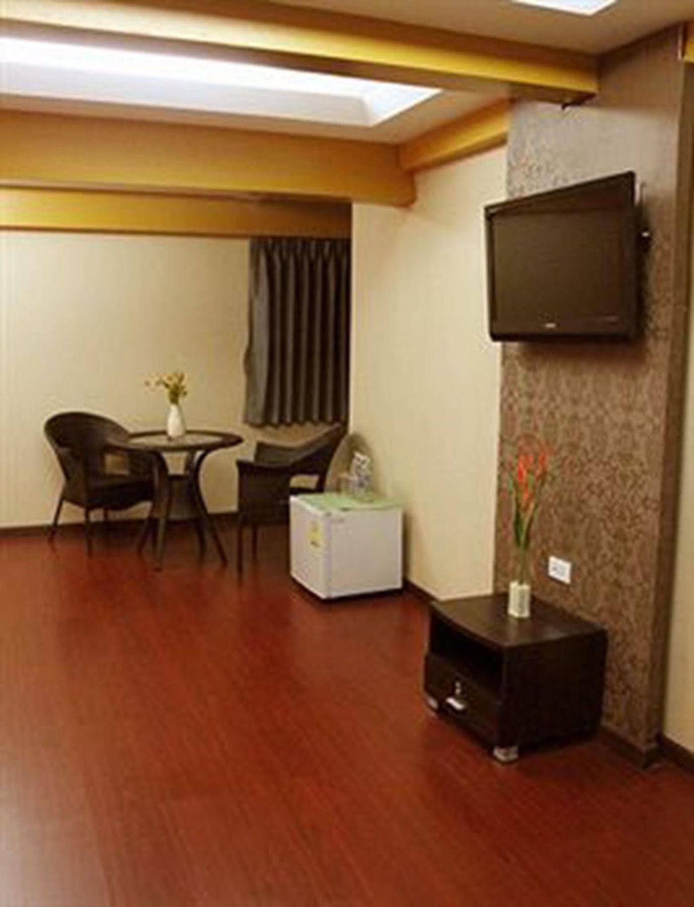 Visiting Card Hotel & Resort Bangkok Exterior photo